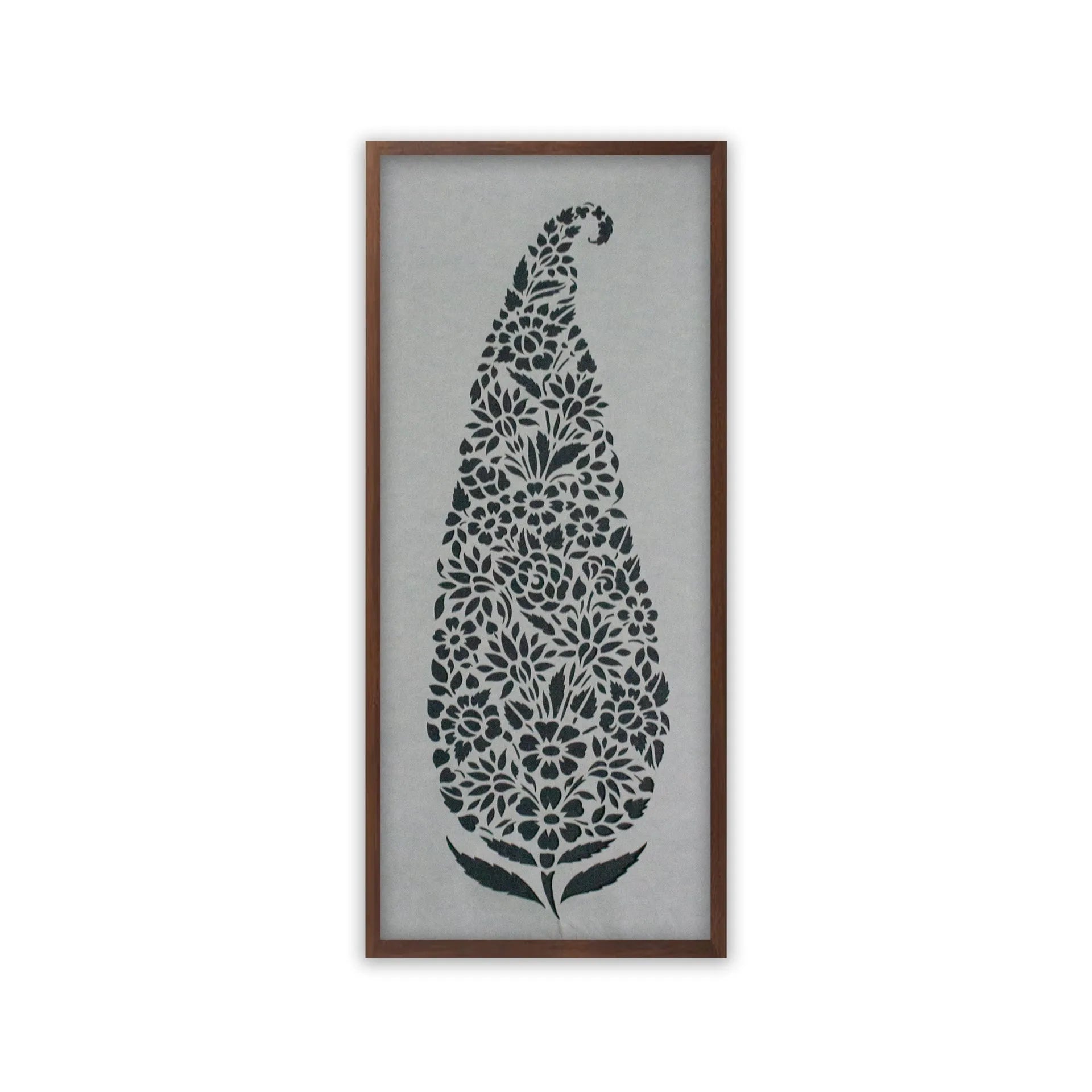 Sanjhi Art - A curved leaf